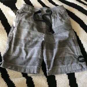 ❌SOLD❌ 
Boys Billabong Grey Stripe Shorts Size 7XL